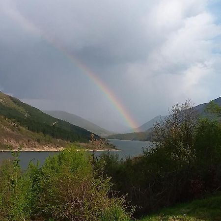 Zavojsko Jezero - Vila Jezero Pirot Buitenkant foto